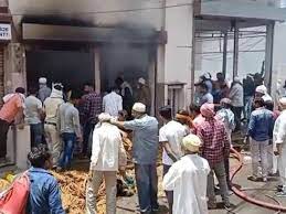खंडवा में बोहरा मस्जिद के पास हाकिमी टेडर्स दूकान में लगी भीषण आग