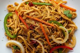 Roti Noodles Recipe: बासी रोटी से कैसे बनाएं चटपटी चाऊमीन? बच्चों का दिल जीत लेगी यह डिश