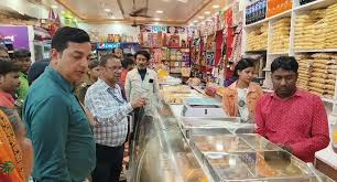 होली से पहले खाद्य विभाग सख्त, मिष्ठान भंडार और रेस्टोरेंट पर छापेमारी