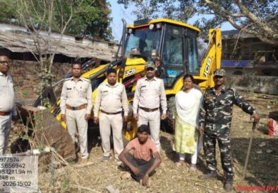 वन भूमि पर अवैध कब्जे के प्रयास पर वन विभाग की त्वरित कार्रवाई, जेसीबी मशीन जब्त