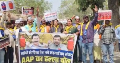 सिलिंडर की किल्लत और कालाबाजारी के खिलाफ प्रदर्शन, सरकार विरोधी नारे लगाकर राष्ट्रपति के नाम सौंपा ज्ञापन