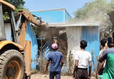 जिला प्रशासन द्वारा अतिक्रमण हटाने की गई कार्रवाई की गई