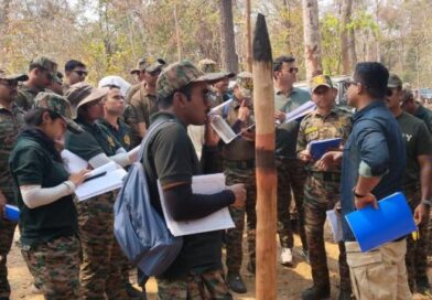 प्रशिक्षु आईएफएस अधिकारियों ने लघु वनोपजों से उत्पाद बनाने की प्रक्रिया देखी