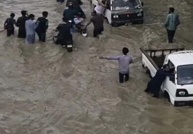 करांची में बारिश, आंधी-तूफान ने ली 19 लोगों की जान, कई घरों की छतें व दीवारें गिरी