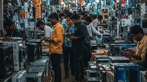 युद्ध का असर दिल्ली के बाजारों पर, इलेक्ट्रॉनिक सामान महंगा