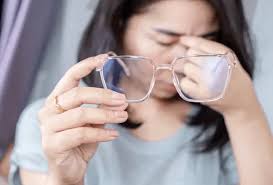 आंखों की मांसपेशियों की गड़बड़ी से हो सकता है डबल विजन