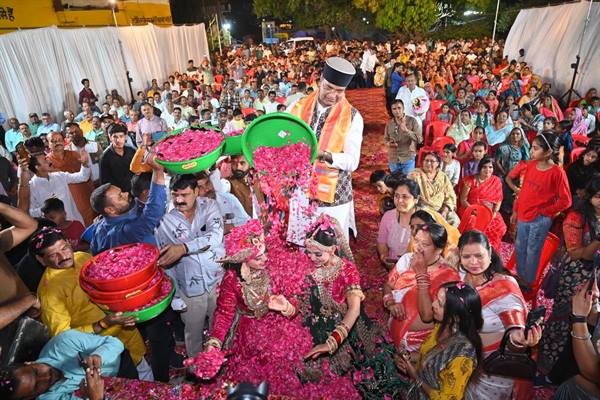 नरेला होली मिलन समारोह का भव्य समापन