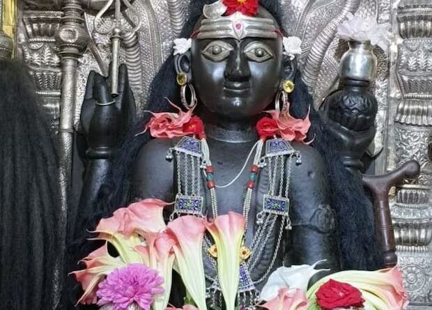 यहां मौत भी बदल लेती है अपना रास्ता, मायावी हैं यहां विराजमान भगवान शिव, दिन में पांच बार बदलते हैं चेहरे पर भाव