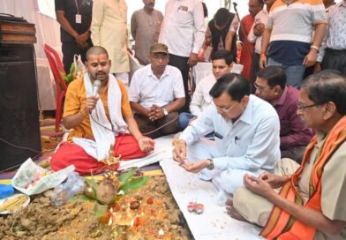 उद्योग मंत्री देवांगन ने चंदपुरिहा कंसोधन वैश्य गुप्ता समाज को सामुदायिक भवन की दी सौगात