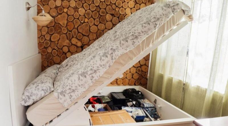 बेड के नीचे ज्यादा सामान रखना  बढ़ाता है नकारात्मकता