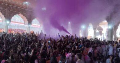 जयपुर में आराध्य गोविंददेवजी संग होली का उल्लास, अबीर-गुलाल से रंगा दरबार, देखें तस्वीरें