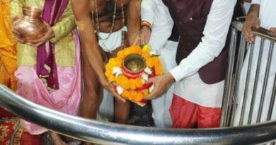 मुख्यमंत्री डॉ. यादव ने ममलेश्वर में जलाभिषेक एवं पूजन किया