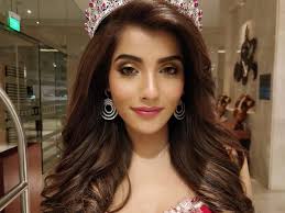 बेहद ग्लैमरस हैं ईशान किशन की गर्लफ्रेंड अदिति हुंडिया