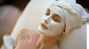 फेस मास्क बनाम फेस पैक: आपकी स्किन के लिए कौन सा ज्यादा फायदेमंद?