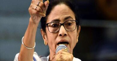 ममता बनर्जी ने चुनाव आयोग को लिखा खत, अधिकारियों के अचानक ट्रांसफर पर जताई चिंता