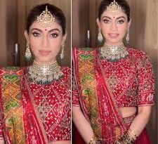 अंबानी परिवार की नई बहू का शाही अंदाज, 900 साल पुराना पटोला पहनकर चौंकाया