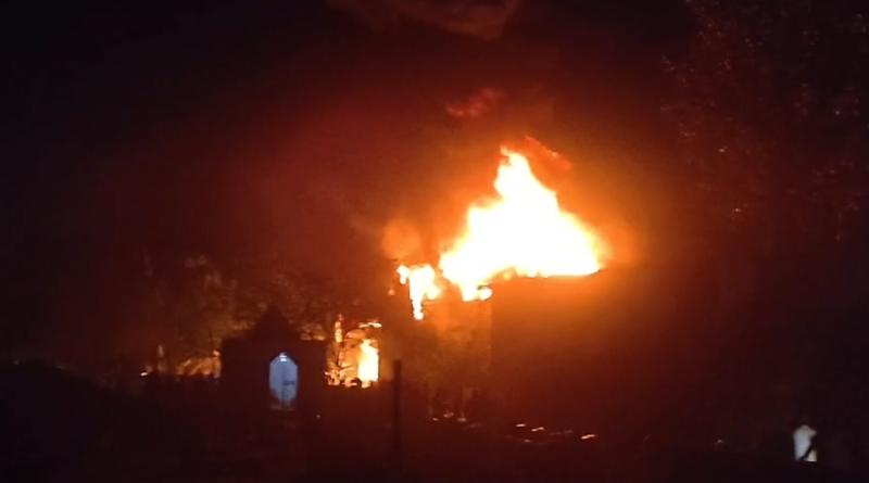 चार मंजिला इमारत में भीषण आग: तीन बच्चों समेत सात लोगों की मौत