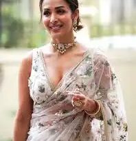 मलाइका अरोड़ा ने पहनी 2.79 लाख रुपये की साड़ी, पिंक कलर में लगीं एकदम गुलाबो