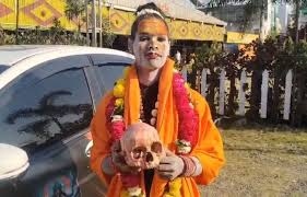 कौन हैं लेडी नागा किन्नर महामंडलेश्वर मां काली नंद गिरी? 70 खोपड़ियों के साथ क्यों घूमती हैं