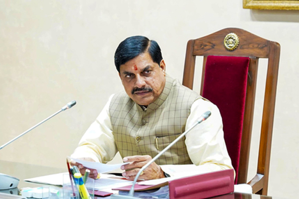 मोहन यादव का औचक निरीक्षण: सीधी कलेक्टर हटाई, गुना एसपी पर भी कार्रवाई