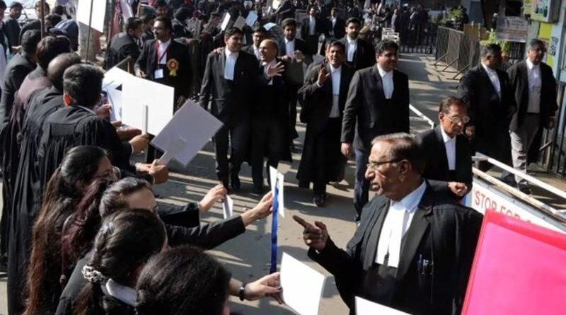 मुख्य चुनाव अधिकारी को लेकर विवाद, बार एसोसिएशन की बैठक फिर टली