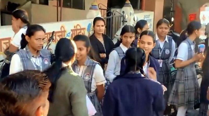 नेपाल में प्राइवेट स्कूलों के लिए बनाए नए नियम, क्या भारत में भी होंगे लागू?