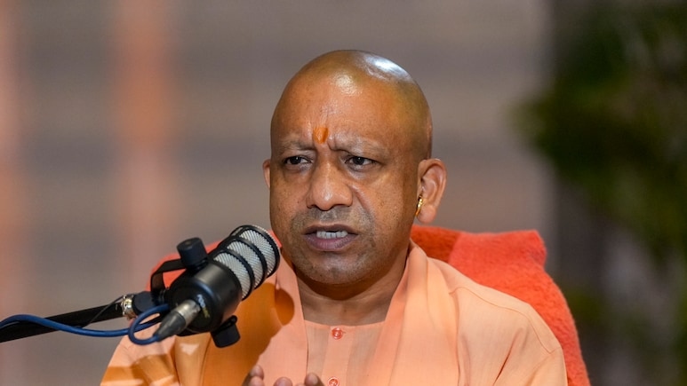 बंगाल में बेटियां सुरक्षित नहीं: रैली में Yogi Adityanath का बड़ा बयान