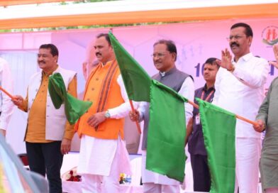 प्रदेश की लाइफलाइन हुई सशक्त: मुख्यमंत्री विष्णुदेव साय ने 370 नई एम्बुलेंस को दिखाई हरी झंडी