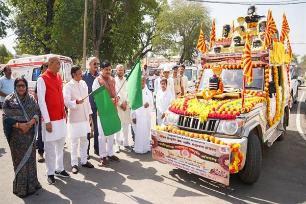 पारिवारिक संस्कृति व प्रेम, शांति, सद्भावना रथ को मुख्यमंत्री डॉ. यादव ने दिखाई हरी झण्डी