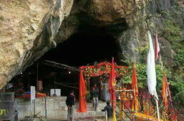 इस पवित्र गुफा में परिवार साथ मौजूद हैं महादेव, अमरनाथ गुफा तक जाता है रहस्यमयी गुफा का दूसरा छोर