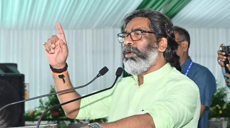 “न जमीन का हक, न शिक्षा में बराबरी” — हेमंत सोरेन का BJP पर हमला