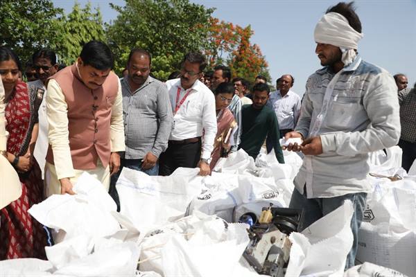 मुख्यमंत्री डॉ. यादव ने गेहूँ उपार्जन केन्द्रों का किया आकस्मिक निरीक्षण