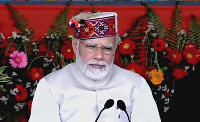 केरल में पीएम मोदी का तीखा हमला: ‘अब गांधी वाली कांग्रेस खत्म