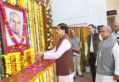 मुख्यमंत्री डॉ. यादव ने विधानसभा के पूर्व अध्यक्ष यज्ञदत्त शर्मा की जयंती पर पुष्पांजलि अर्पित की