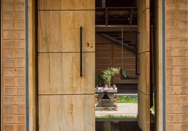 दक्षिण मुखी मुख्य दरवाजा? घबराएं नहीं, इन वास्तु नियमों से दूर करें दोष