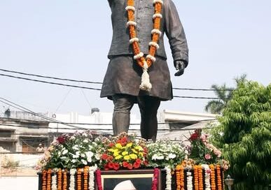 ‘भारतीय राजनीति के महत्वपूर्ण स्तंभ थे’—CM योगी ने बहुगुणा को किया नमन