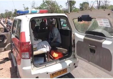 टीकमगढ़ के डायल 112 हीरोज: दो एफआरव्ही वाहनों की त्वरित मदद से 12 घायलों को पहुँचाया अस्पताल