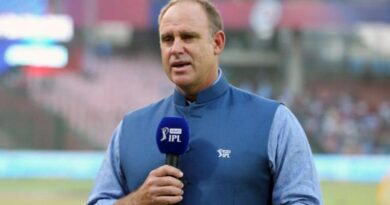 मैथ्यू हेडन का कड़ा रुख: 99 रन की हार को बताया ‘अस्वीकार्य’, बल्लेबाजों की मानसिकता पर उठाए सवाल।