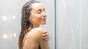 बाहर से लौटते ही नहाने की आदत से हो सकते हैं ये नुकसान