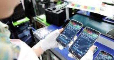 महंगे हुए मोबाइल फोन: ग्राहकों ने कम किया बजट, 15 हजार से सस्ते फोन की मांग घटी