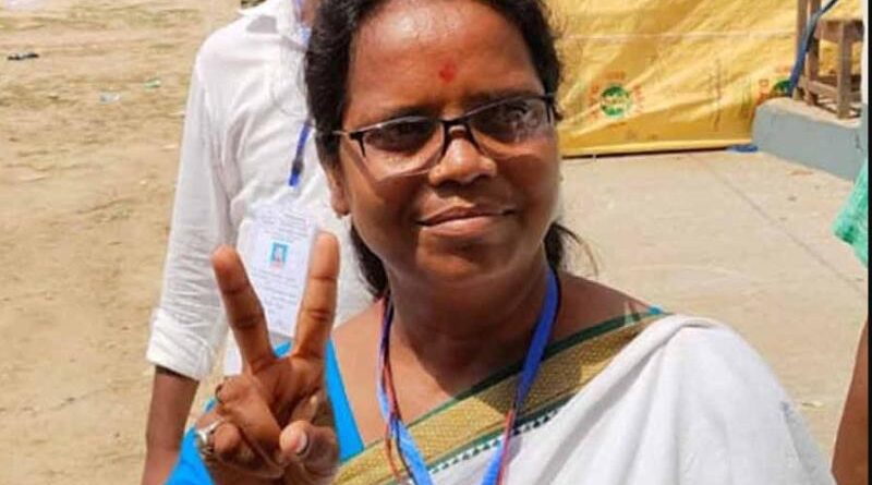 मिताली बाग की कार पर हमला, BJP पर लाठी-डंडों से गुंडागर्दी का आरोप