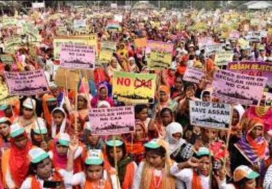 जबलपुर में पुलिस के खिलाफ प्रदर्शन: एसपी ऑफिस के बाहर धरने पर बैठा आदिवासी उत्थान महासंघ