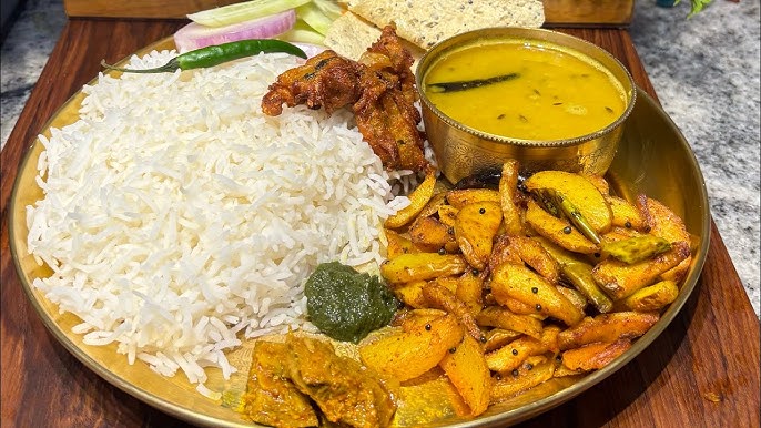 ऐसा भोजन बना सकता है जीवन में कलह, शास्त्रों में बताए गए नियम जरूर जानें