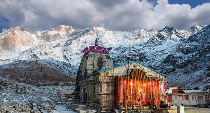 केदारनाथ मंदिर के कपाट कल सुबह 8 बजे खुलेंगे, दुल्हन सा सजा धाम