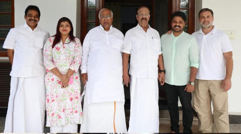 Kerala में सियासी हलचल, बागी सुधाकरण ने Rahul Gandhi संग साझा किया मंच