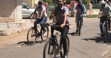 ईंधन संरक्षण का असरः साइकिल से कार्यालय पहुंचे अधिकारी,सासंद बस में तो विधायक बाइक पर चले