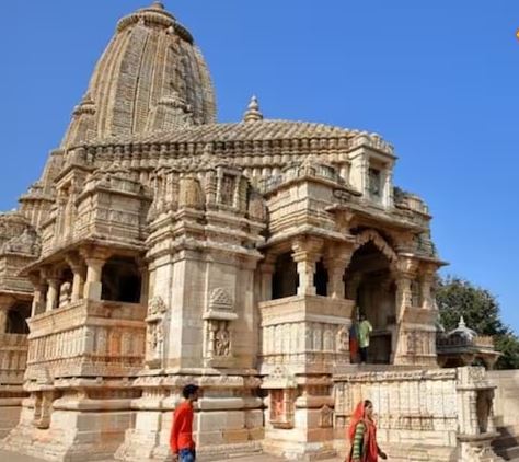चित्तौड़गढ़ का वो रहस्यमयी मंदिर जहां आज भी गूंजती है मीरा बाई की कृष्ण भक्ति, दीवारें सुनाती हैं कहानी