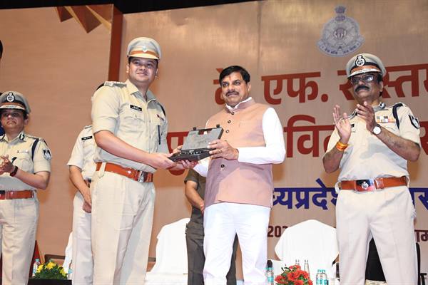 प्रदेश पुलिस ने अटूट साहस और कर्तव्यनिष्ठा के बल पर बनाई विशेष पहचान : मुख्यमंत्री डॉ. यादव