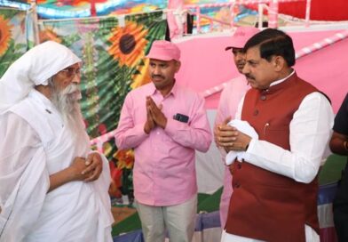 गुरुदेव के आशीर्वाद से ही सनातन और सत्य मार्ग का अनुसरण करने की प्रेरणा मिलती है : मुख्यमंत्री डॉ. यादव