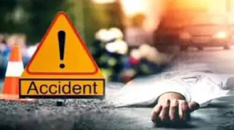 यूपी के लखीमपुर में भीषण सड़क हादसा, ट्रक-मैजिक टक्कर में 10 की मौत